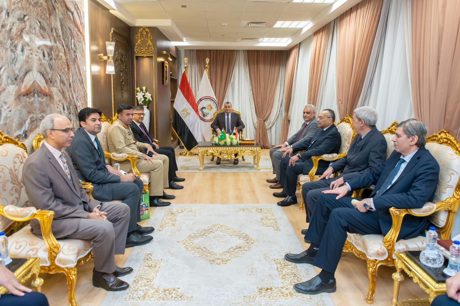 ffce0fc5-bbf1-425b-8932-e60f91d466f8