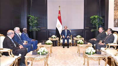  الرئيس السيسي يناقش أبرز الملفات المطروحة على أجندة الاتحاد الأفريقي 