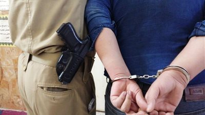 عاطل يصطحب فتاة ويحاول التعدى عليها في عقار مهجور بالإسكندرية