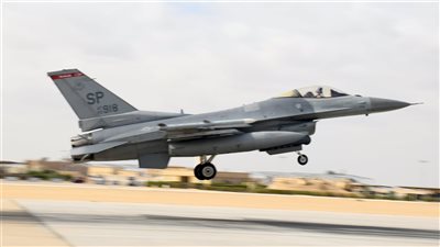 القوات الجوية المصرية والأمريكية تنفذان تدريباً جوياً مشتركاً بإحدى القواعد الجوية المصرية