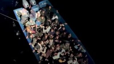 القوات البحرية تنجح فى إحباط محاولة هجرة غير شرعية لمركب على متنه (63) فرد