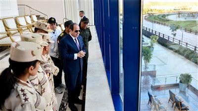 الرئيس السيسي يتفقد الأكاديمية العسكرية ونادي الفروسية