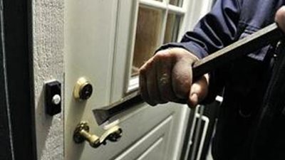 750 ألف جنيه وتكييف وشاشة.. حل لغز سرقة مصنع بالصف