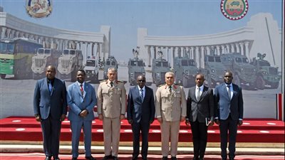 مجمع الصناعات الهندسية لإدارة المركبات بـالقوات المسلحة يستقبل وفد أوغندى برئاسة المفتش العام  لوزارة الداخلية الأوغندية