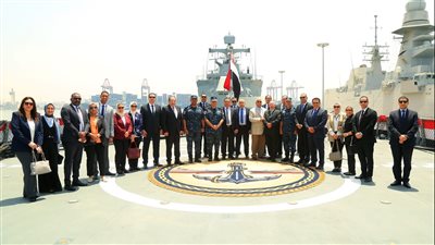 القوات البحرية تستقبل وفداً من أعضاء النادى البحرى للنيابة الإدارية