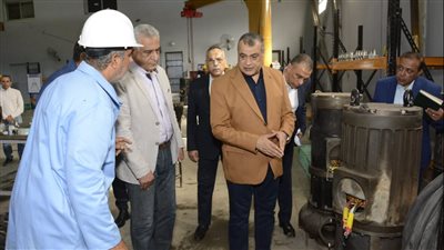 تُنتج لأول مرة فى مصر.. وزير الإنتاج الحربي يتابع مراحل تصنيع الطلمبات الغاطسة بشركة قها للصناعات الكيماوية