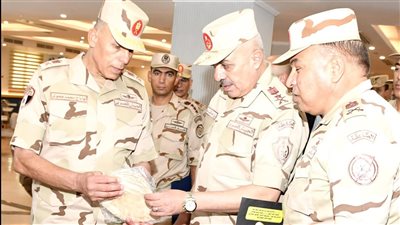 الفريق أحمد خليفة رئيس أركان حرب القوات المسلحة يتفقد المنظومة التعليمية بالمعاهد العسكرية التخصصية لضباط القوات المسلحة بالكيان العسكرى