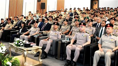 الفريق أول عبد المجيد صقر القائد العام للقوات المسلحة وزير الدفاع والإنتاج الحربى يشهد مناقشة البحث الرئيسى لمركز الدراسات الإستراتيجية للقوات المسلحة