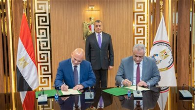 وزير الإنتاج الحربي يشهد مراسم توقيع مذكرة تفاهم مع شركة ستارك السويسرية في مجال تصنيع المحركات الكهربائية