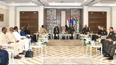 على هامش فعاليات اليوم الختامى للمعرض الدولى الرابع للصناعات الدفاعية ( إيديكس - 2025 ) ..  “وزير الدفاع ”و “رئيس الأركان 