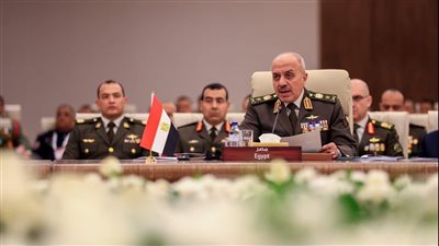 الفريق أحمد خليفة رئيس أركان حرب القوات المسلحة يعود إلى أرض الوطن عقب إنتهاء زيارته الرسمية لدولة ليبيا