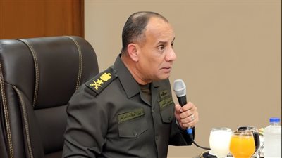 “ وزير الدفاع “ يلتقى عدداً من قادة الوحدات والوحدات الفرعية بالجيشين الثانى والثالث الميدانيين